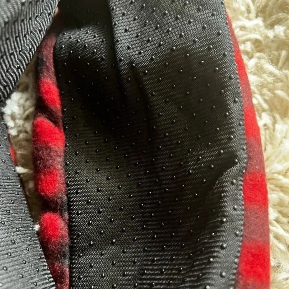 NWT slippers - Picture 2 of 3